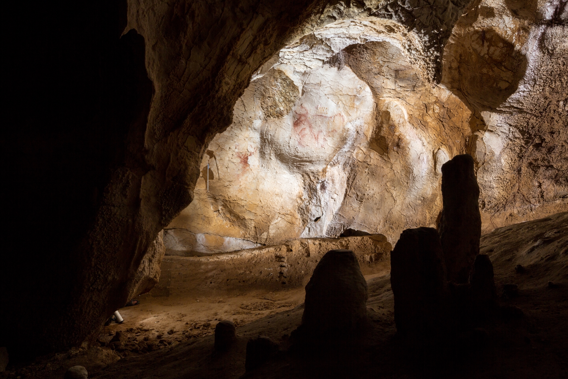 rock painting lion's head cave saint marcel network j monney